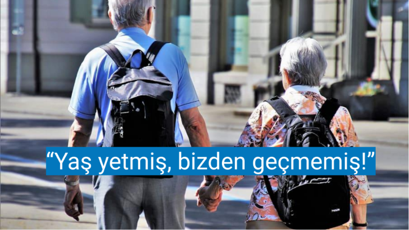Yaş yetmiş, bizden geçmemiş! yazılı, el ele tutuşan iki yaşlı yolcu